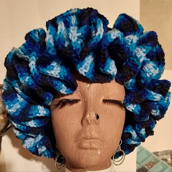 #L❤️VE:HANDMADE. Crochet Ruffle HAT - Picture 3 of 5
